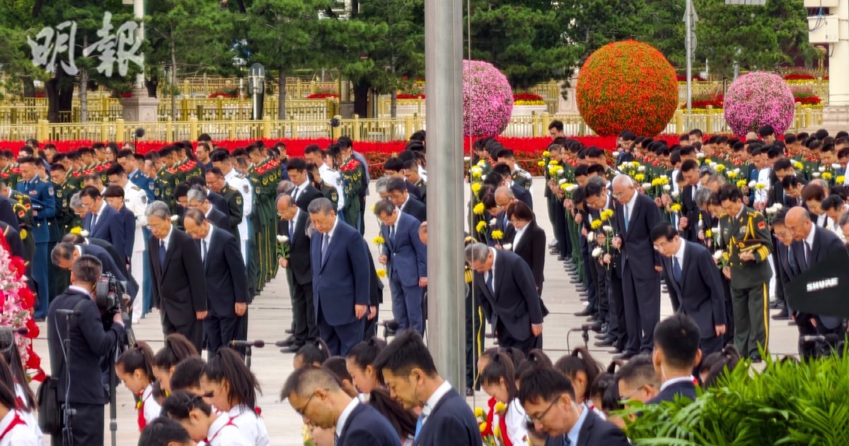 烈士紀念日敬獻花籃儀式｜習近平等國家領導人向人民英雄敬獻花籃