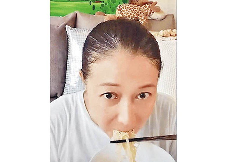 女兒食言冇影 吳綺莉吔麵過節