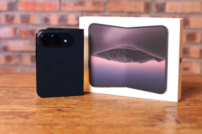 iPhone Duo 香港行貨開箱 實試睇片, 香港App, 用八達通 摺痕真係覺?室內室外放大睇