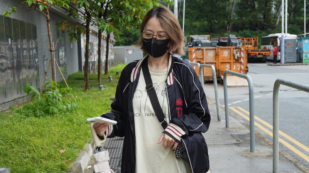鍾麗淇入ICU︱姚樂怡現身探望 默契晒出同一手勢回應