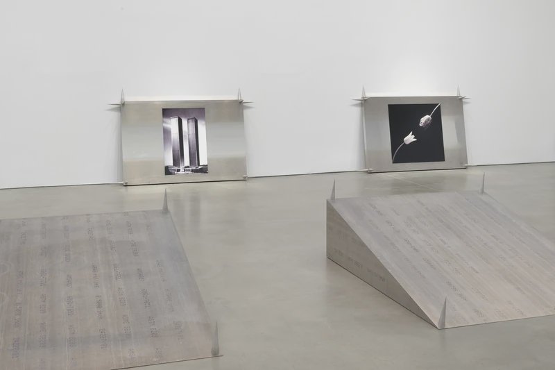 Jordan Wolfson 於 Gagosian New York 打造鏡像迷宮