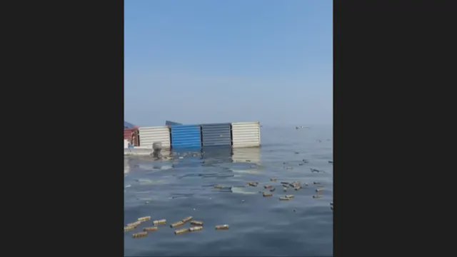 新加坡貨輪沉沒霍爾木茲海峽散落大量新iPhone