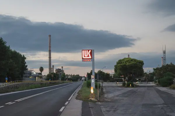 Oil refinery infrastructure